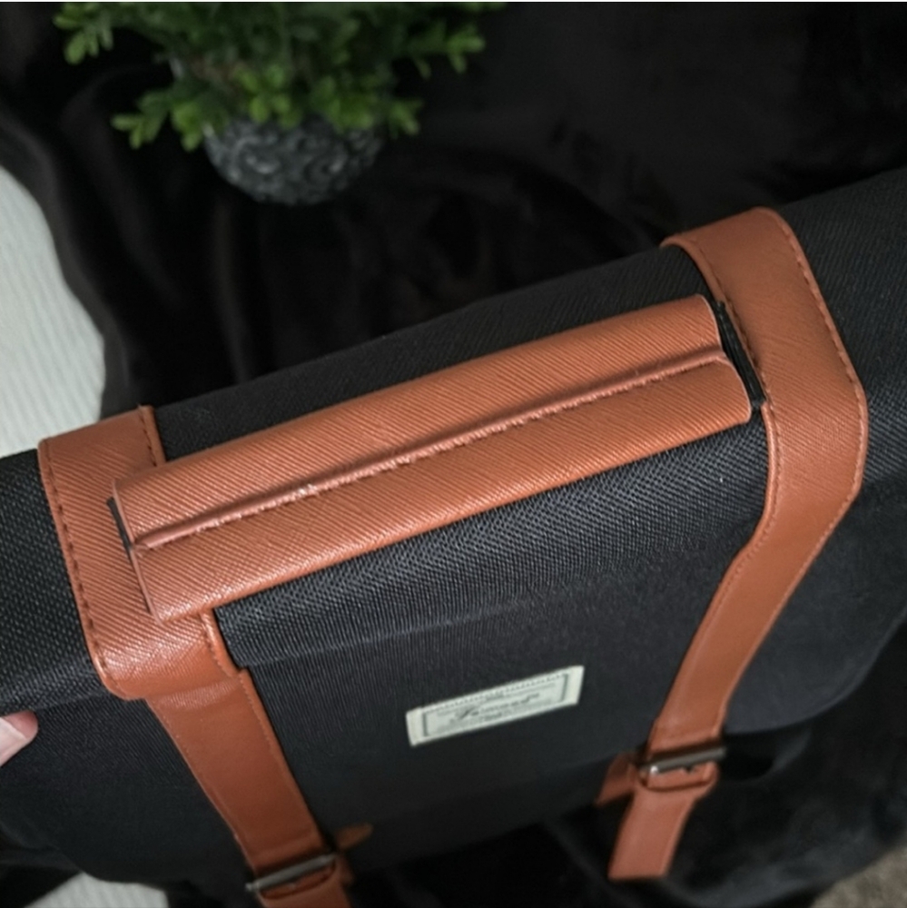 Teimose NWOT Large USB Backpack - Picture 8 of 10